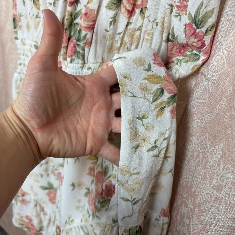 American Eagle Cream and Pink Floral Mini Romper Flowy Ruffle Hem Size Large - Picture 3 of 13
